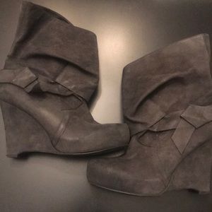 NWOT Vera Wang Lavender Ankle Wedge Booties